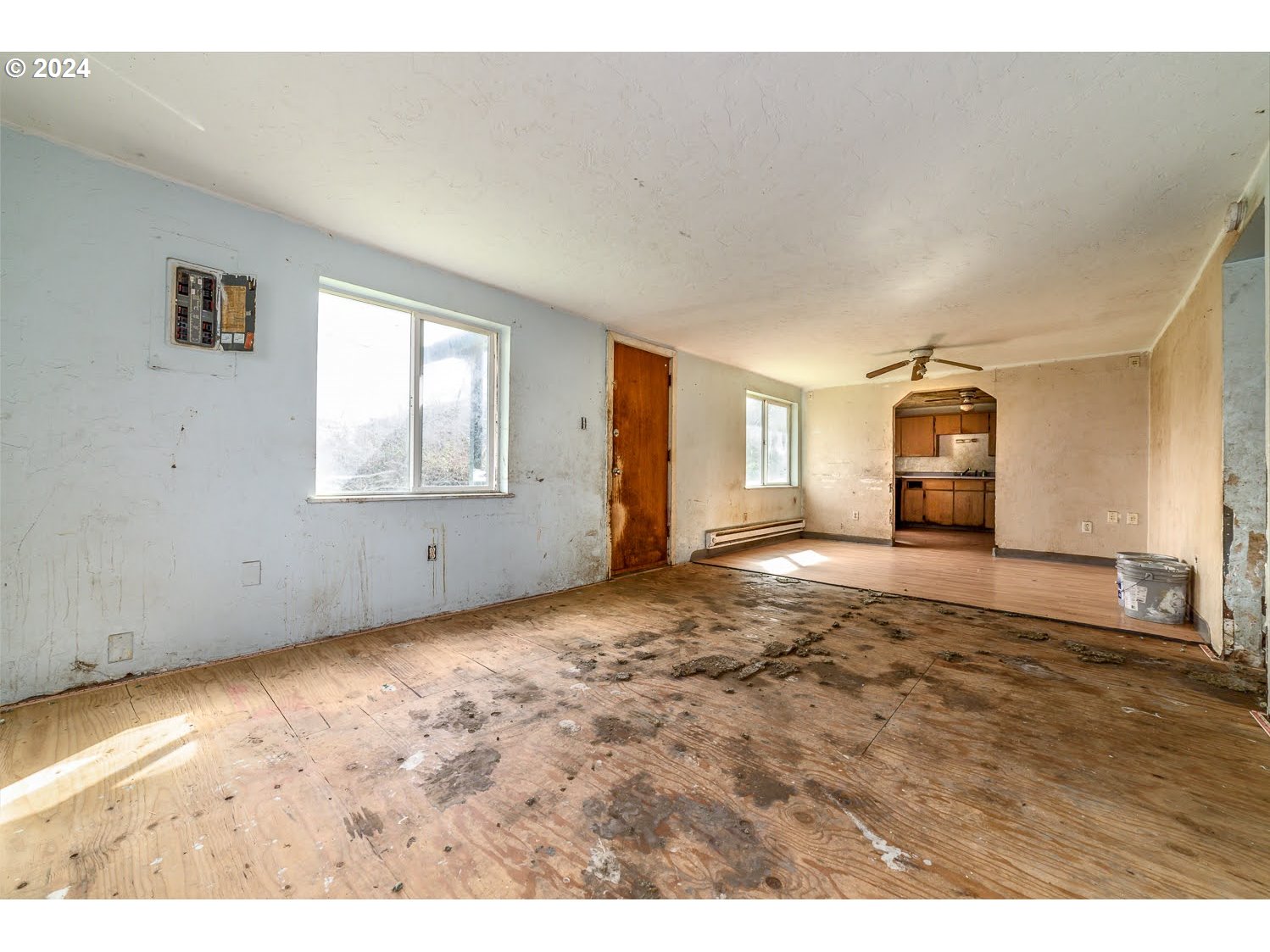 90534 Link Road Eugene, OR 97402 - Photo 5 of 19 a view of empty room with wooden floor