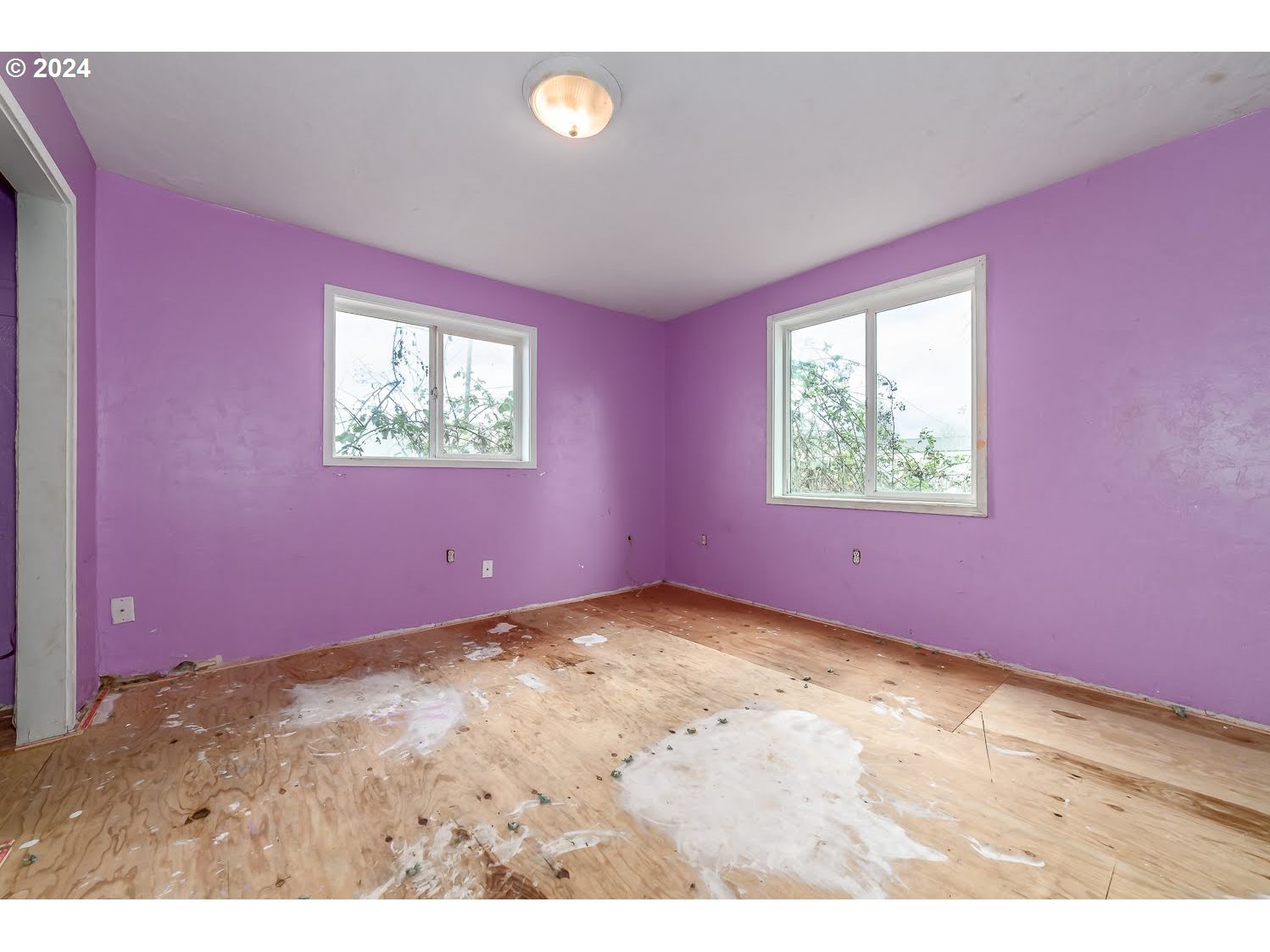 90534 Link Road Eugene, OR 97402 - Photo 10 of 19 an empty room with windows