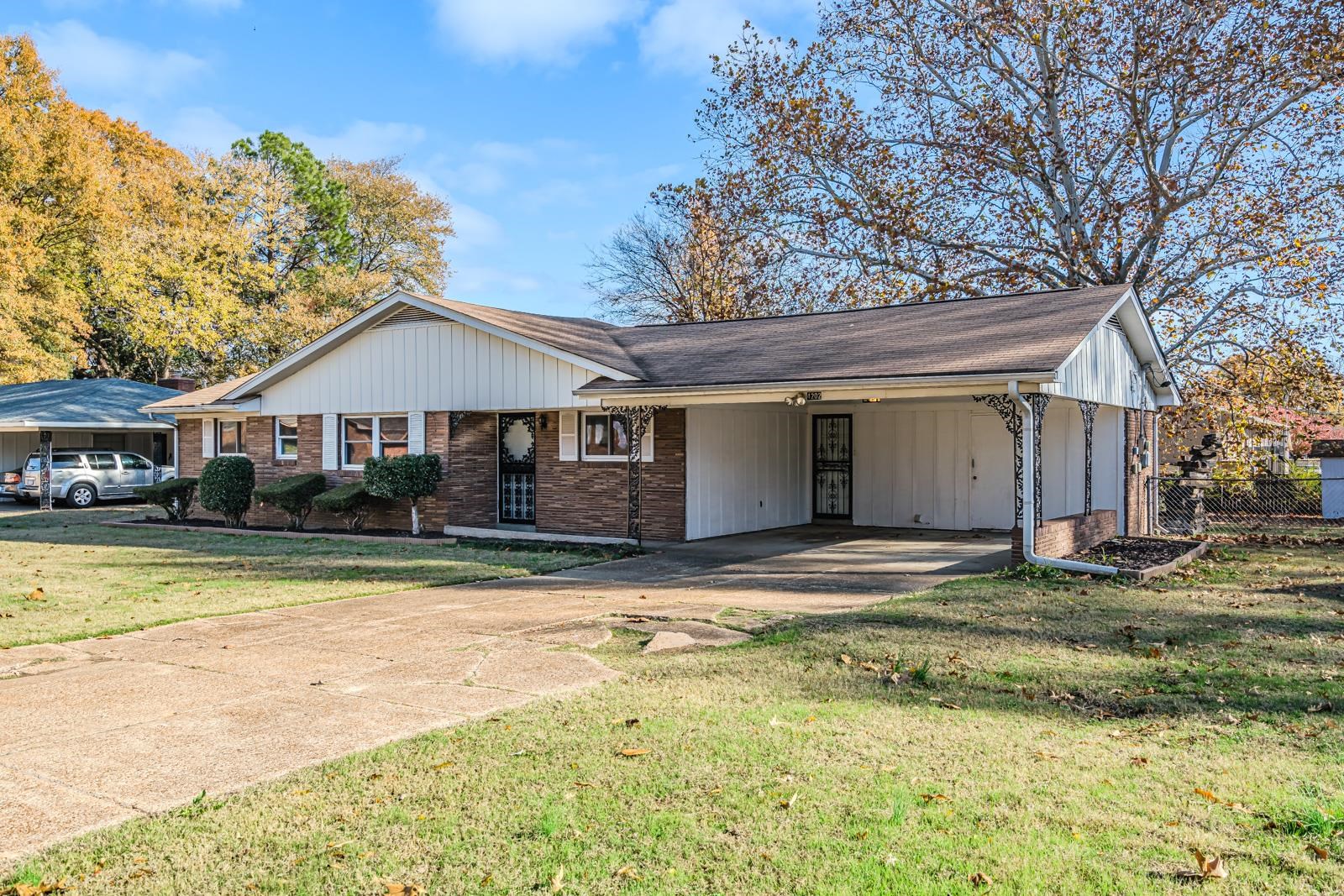4202 Ambrose Road Memphis, TN 38116 - Photo 3 of 28 a view of a house with swimming pool and a yard