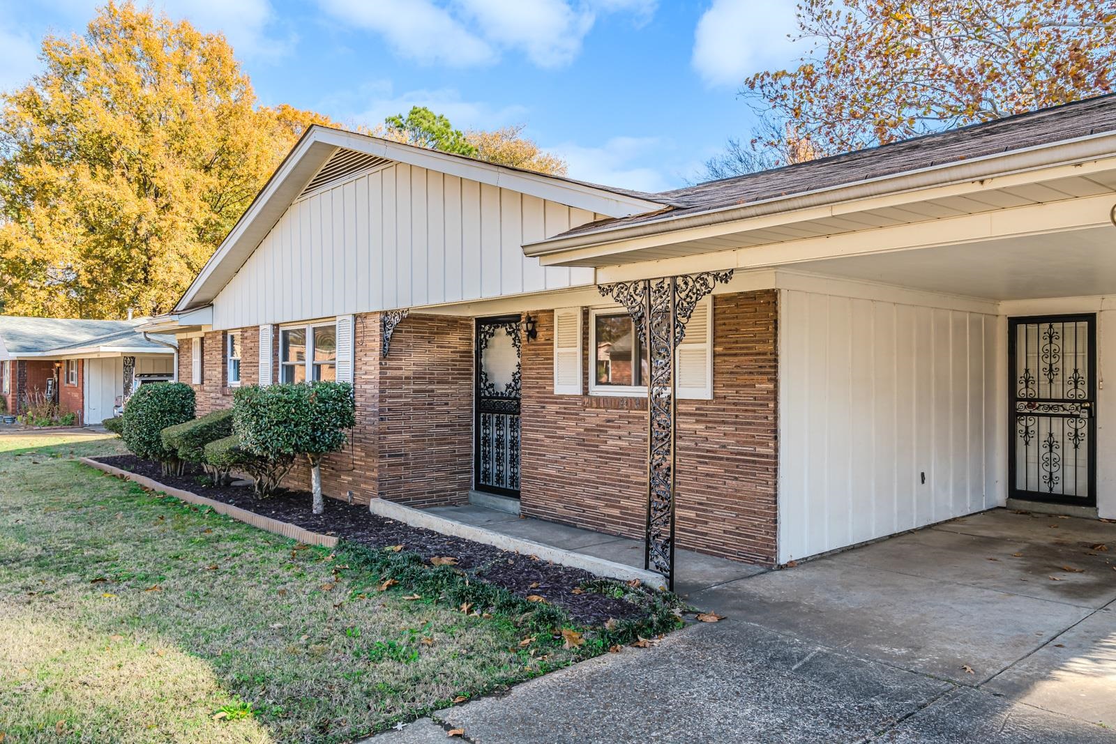 4202 Ambrose Road Memphis, TN 38116 - Photo 5 of 28 a view of a house with a yard