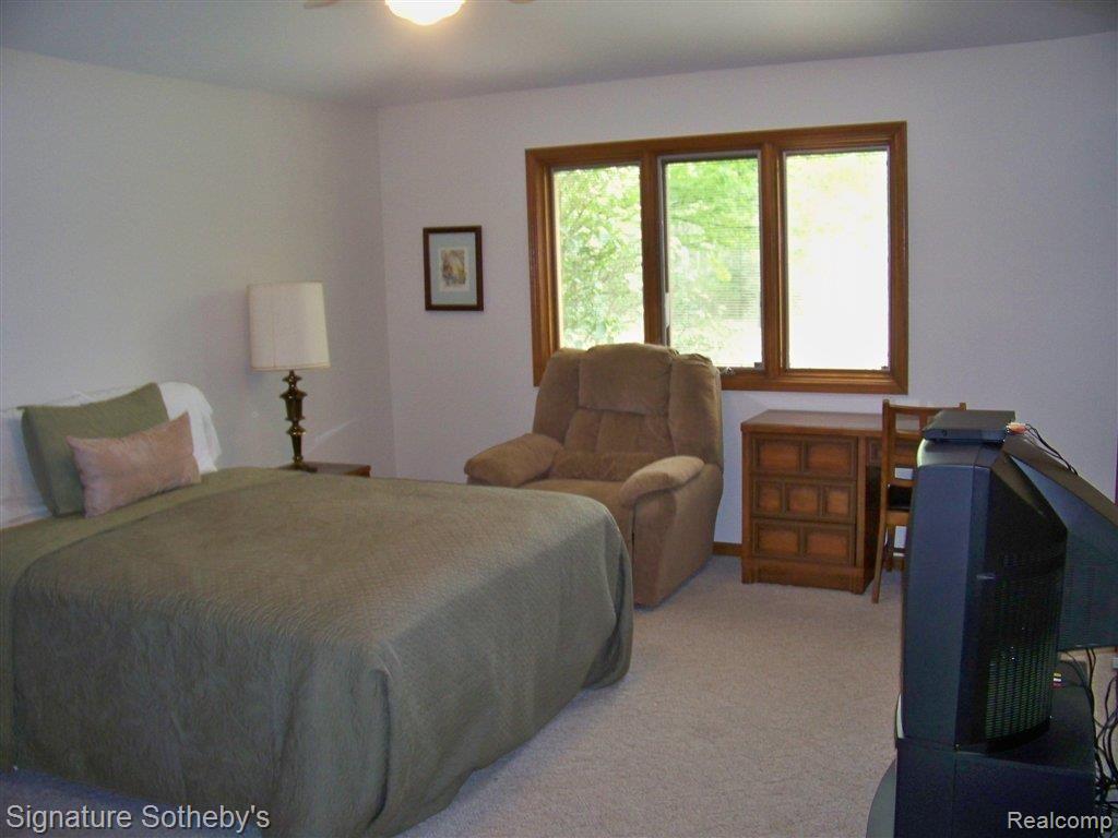 1733 Gilsam Avenue Rochester, MI 48309 - Photo 15 of 25 Gilsam mstr bdrm 1.jpg