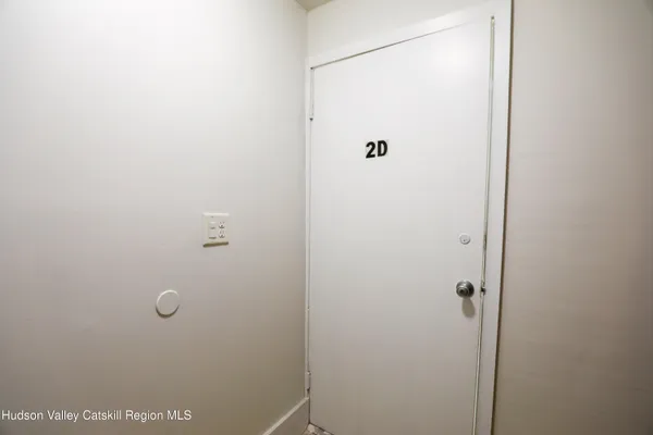 $1,450 | 184-186 Broadway, Unit 2D, Port Ewen, NY 12466