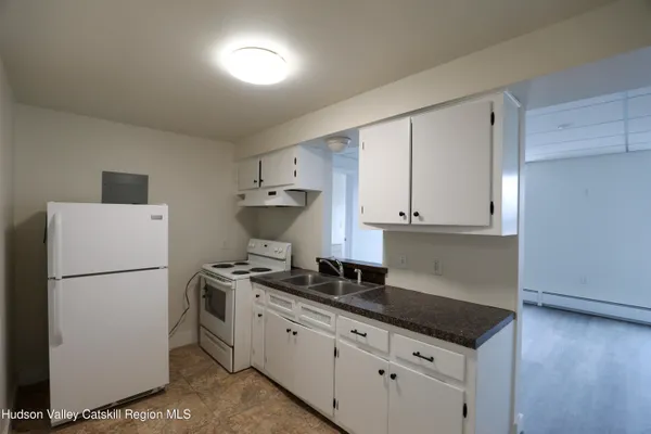 $1,450 | 184-186 Broadway, Unit 2D, Port Ewen, NY 12466