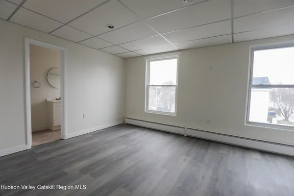 $1,450 | 184-186 Broadway, Unit 2D, Port Ewen, NY 12466