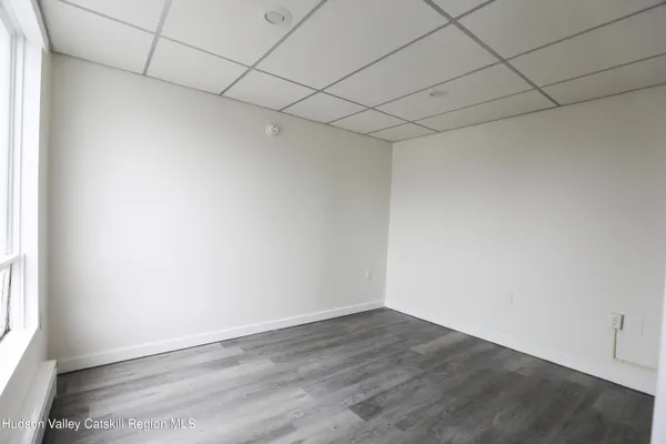 $1,450 | 184-186 Broadway, Unit 2D, Port Ewen, NY 12466