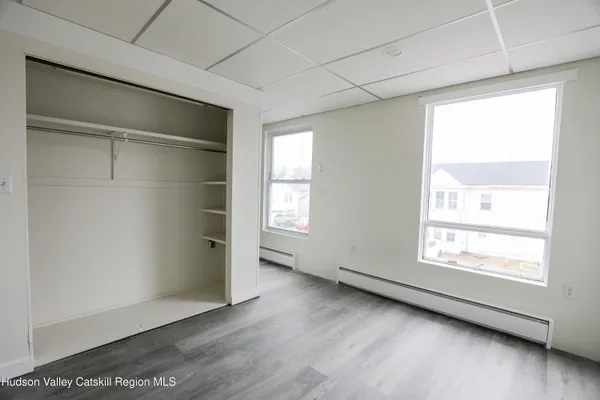 $1,450 | 184-186 Broadway, Unit 2D, Port Ewen, NY 12466