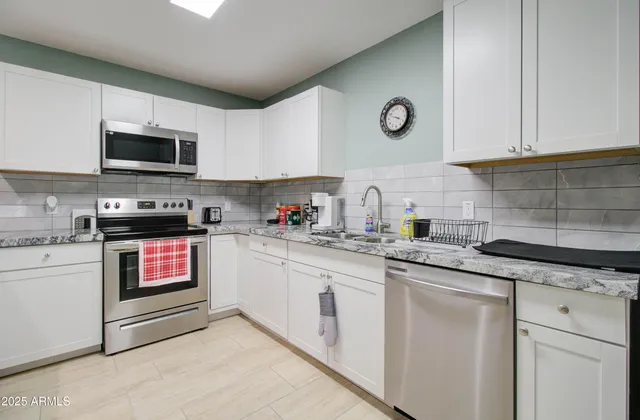 a view of utility room