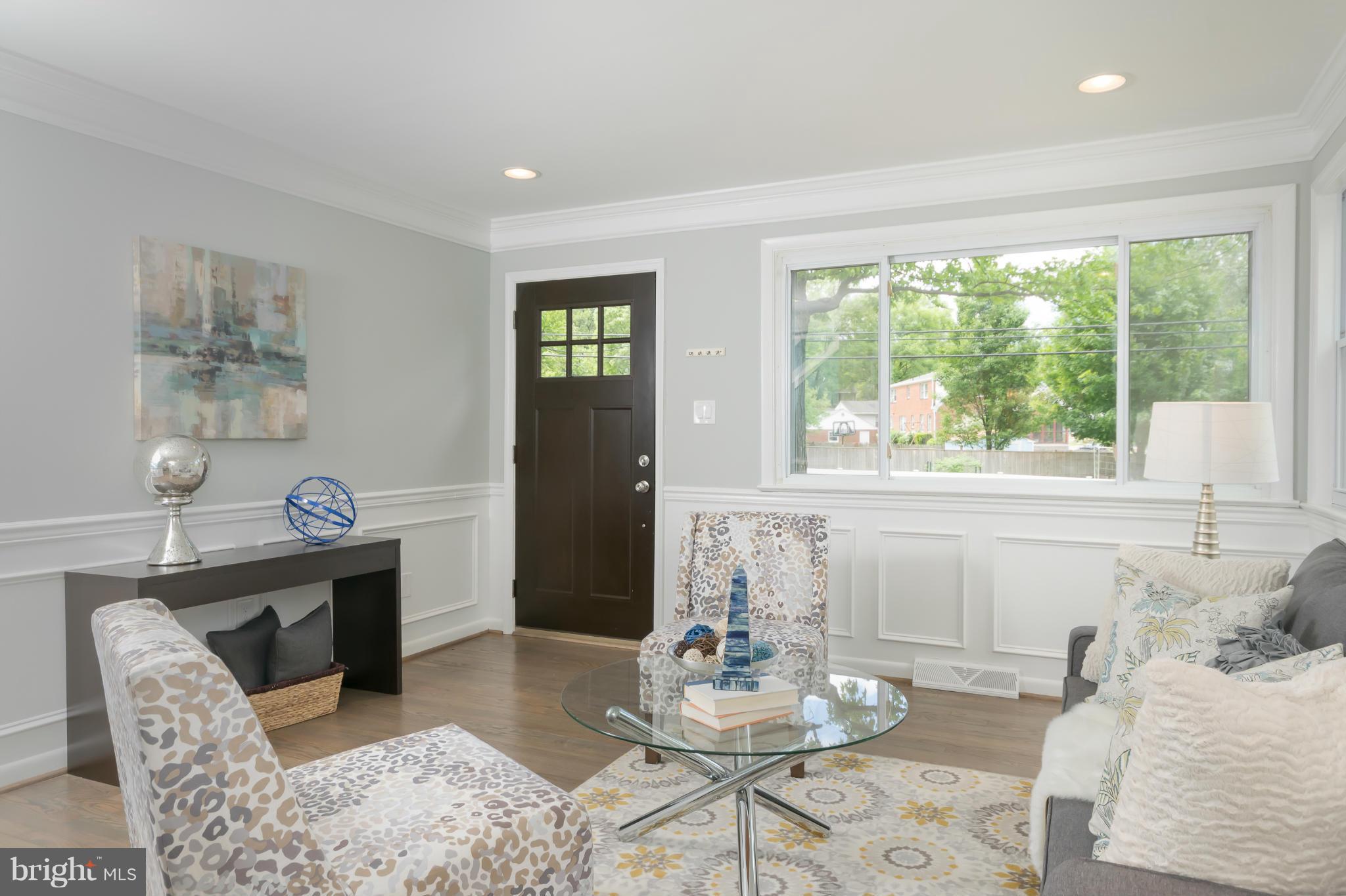 5804 Berwyn Road Berwyn Heights, MD 20740 - Photo 3 of 29 Living Room