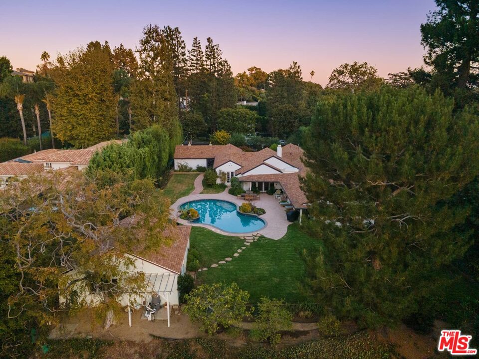115 South Rockingham Avenue Los Angeles, CA 90049 - Photo 6 of 9 a view of a house with a yard