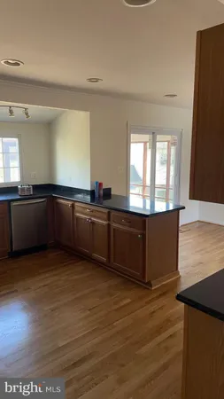 $4,000 | 9821 Hampton Lane, Fairfax, VA 22030