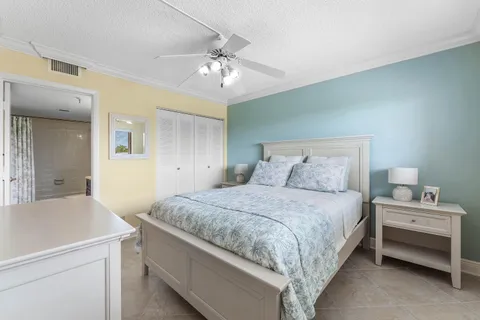 $215,000 | 7076 Huntington Lane, Unit 502, Delray Beach, FL 33446