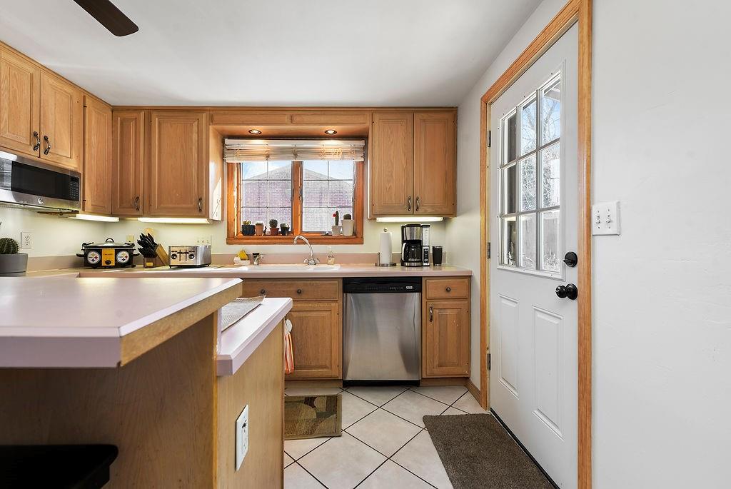 139 North Vireo Drive McKees Rocks, PA 15136 - Photo 9 of 25