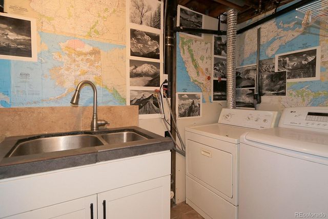 a close view of sink and tap