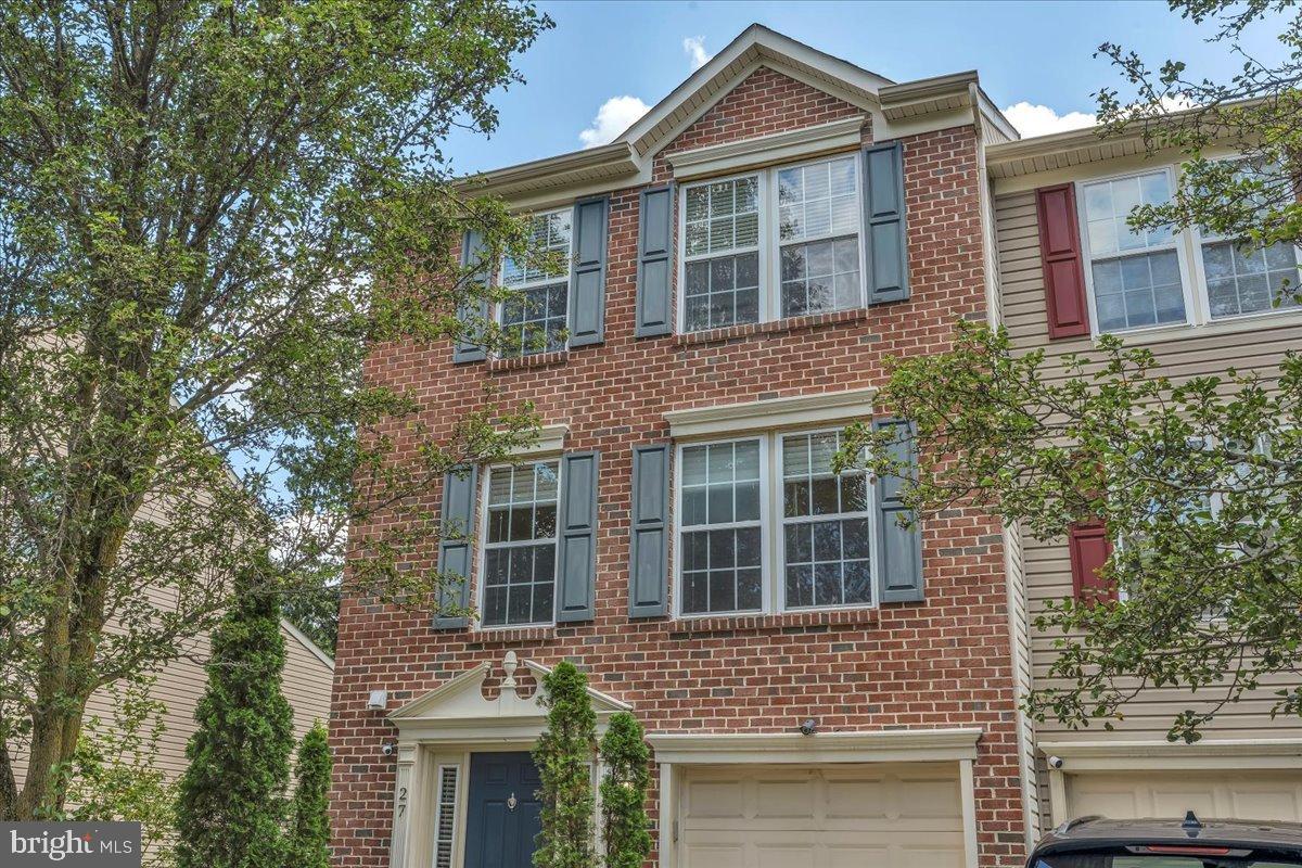 27 Golf View Court Pine Hill, NJ 08021 - Photo 2 of 33 front view of a house