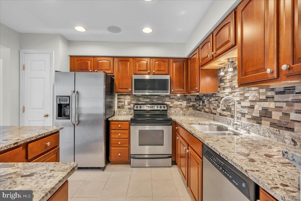 27 Golf View Court Pine Hill, NJ 08021 - Photo 3 of 33 a kitchen with stainless steel appliances granite countertop a stove a sink and a refrigerator