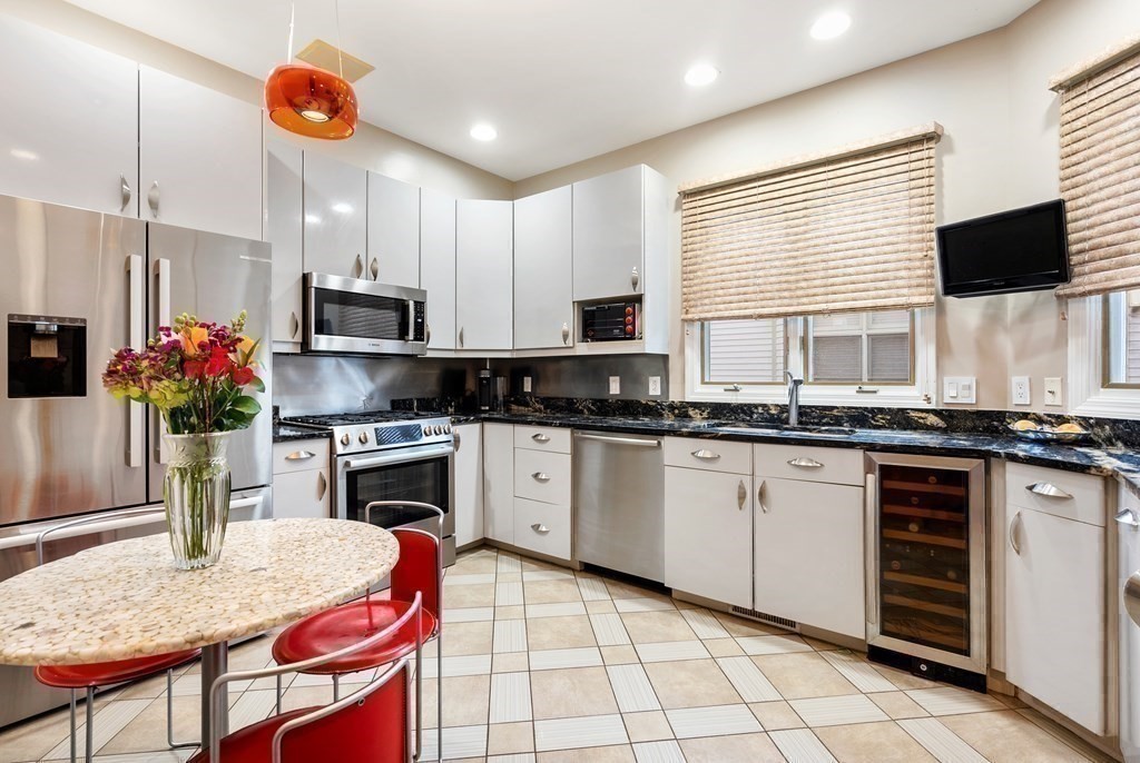 34 Tanglewood Road, Unit 34 Newton, MA 02459 - Photo 11 of 30