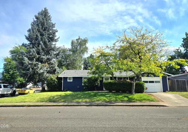 $325,000 | 1133 Southwest Ballinger Drive, Grants Pass, OR 97526