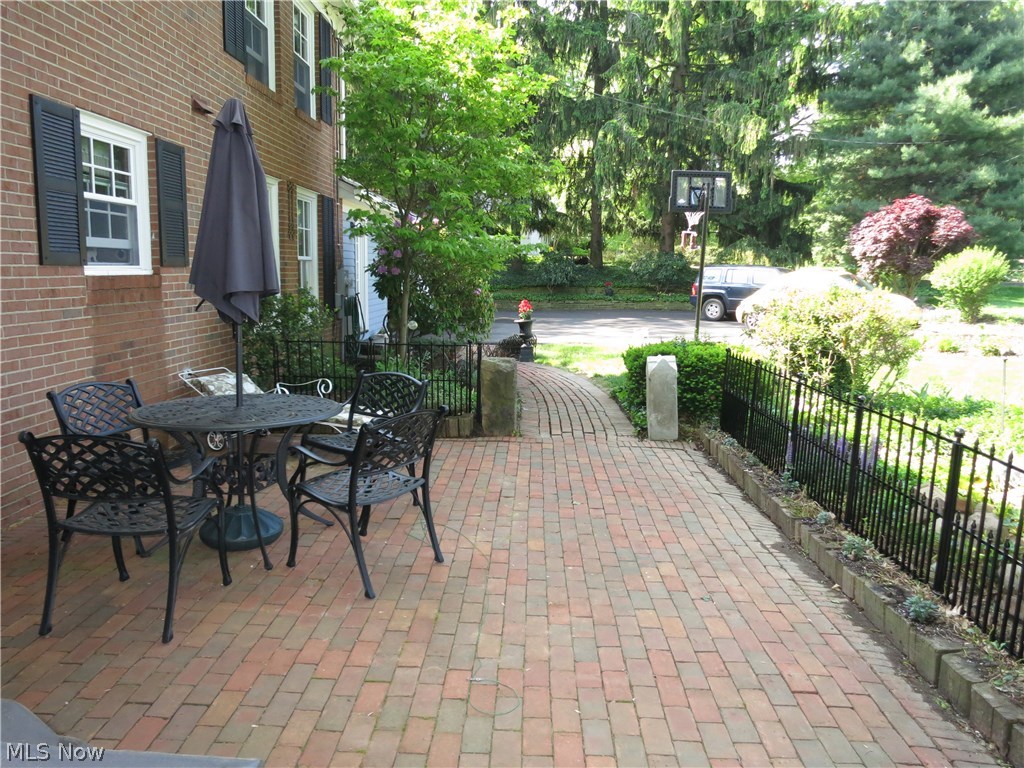 2905 Dunbarton Avenue Northwest Canton, OH 44708 - Photo 5 of 23