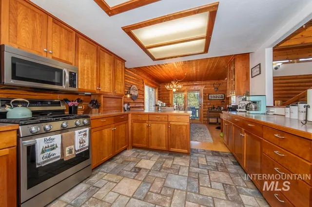 $530,000 | 8 Terrace Drive, Garden Valley, ID 83622