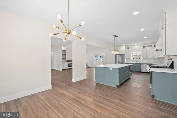 an empty room with windows and ceiling fan