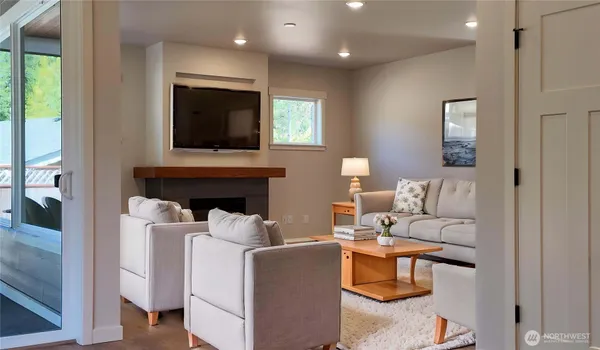 $599,500 | 33 East Michelle Court, Union, WA 98592