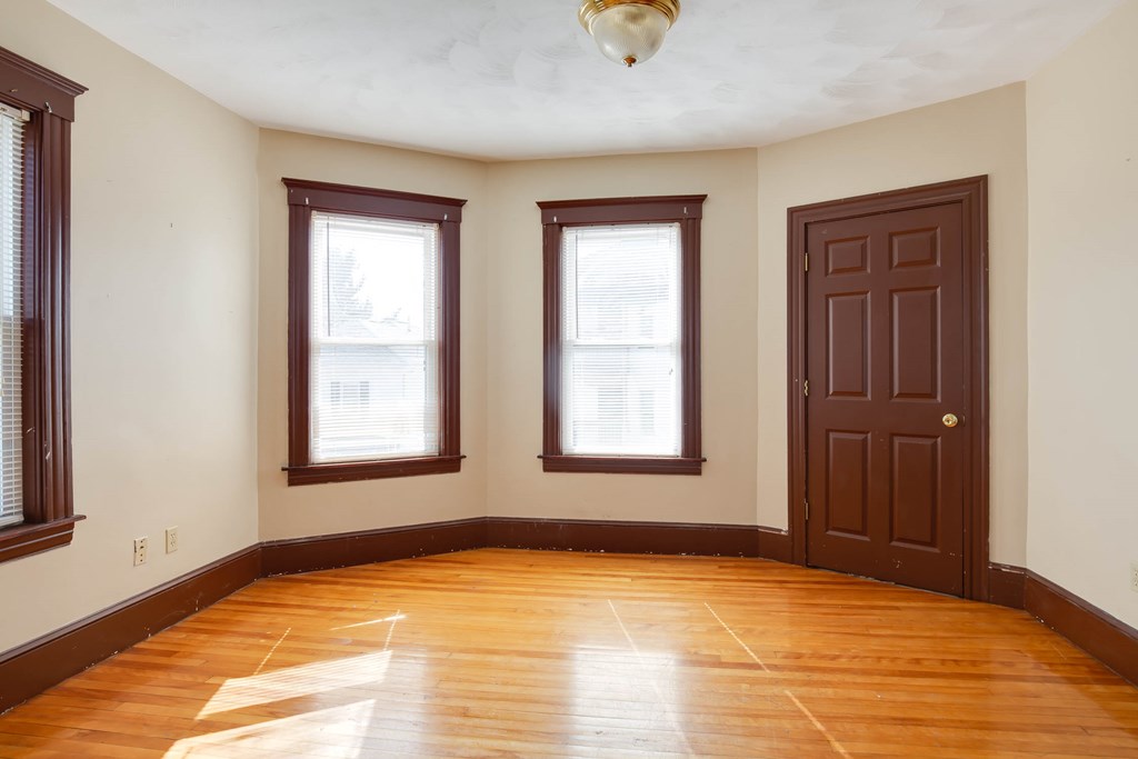 6 Lund Street Worcester, MA 01607 - Photo 12 of 34