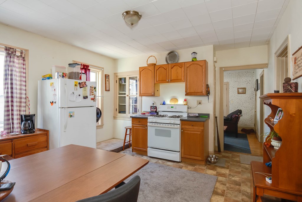 6 Lund Street Worcester, MA 01607 - Photo 15 of 34