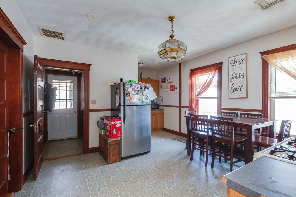 6 Lund Street Worcester, MA 01607 - Photo 23 of 34