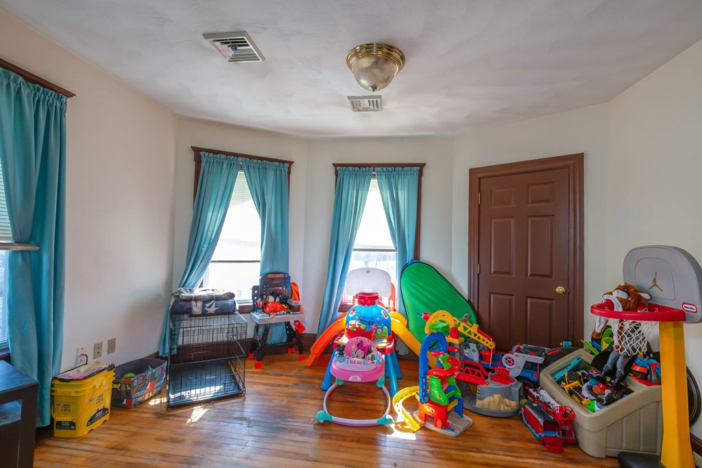 6 Lund Street Worcester, MA 01607 - Photo 27 of 34