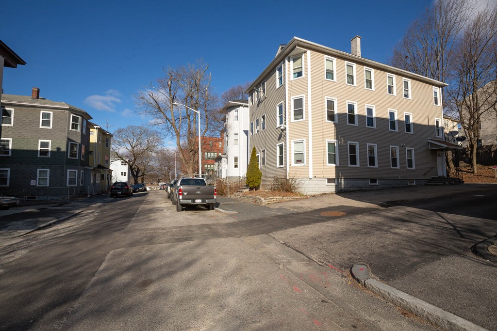 6 Lund Street Worcester, MA 01607 - Photo 29 of 34