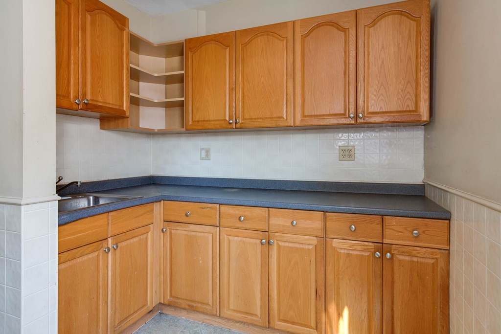 6 Lund Street Worcester, MA 01607 - Photo 5 of 34