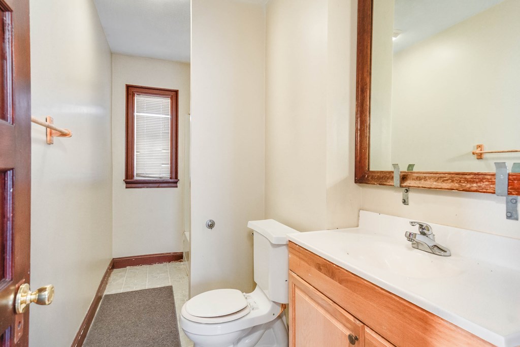 6 Lund Street Worcester, MA 01607 - Photo 8 of 34