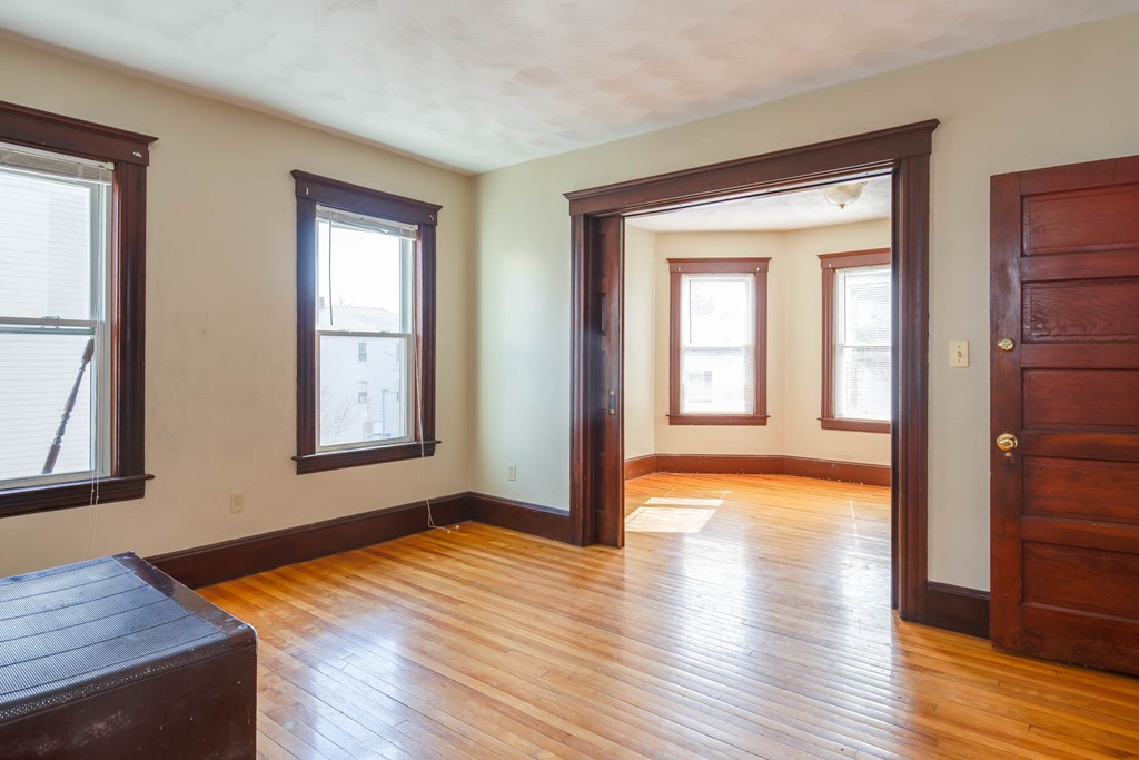 6 Lund Street Worcester, MA 01607 - Photo 10 of 34