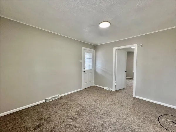 $1,050 | 100 Knoll Avenue, Ellwood City, PA 16117