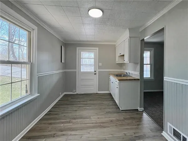 $1,050 | 100 Knoll Avenue, Ellwood City, PA 16117