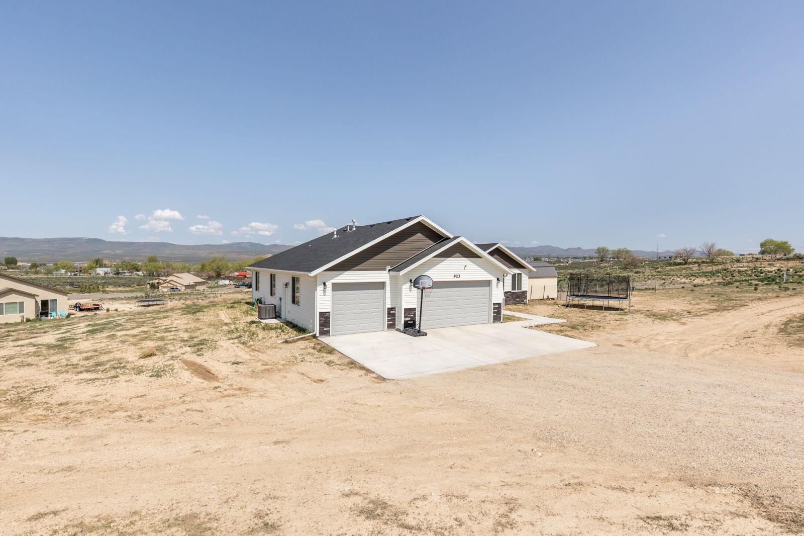 923 Amber Way Elko, NV 89801 - Photo 3 of 28 Gallery Image 3