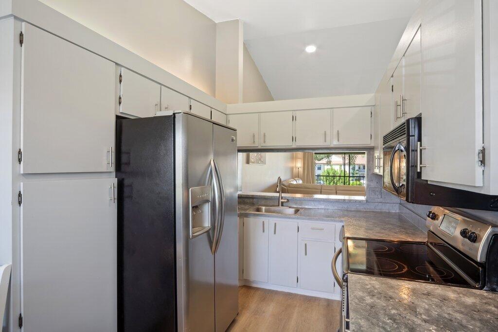 1402 Pinecrest Circle, Unit B Jupiter, FL 33458 - Photo 13 of 56 a kitchen with a stove a refrigerator and a sink