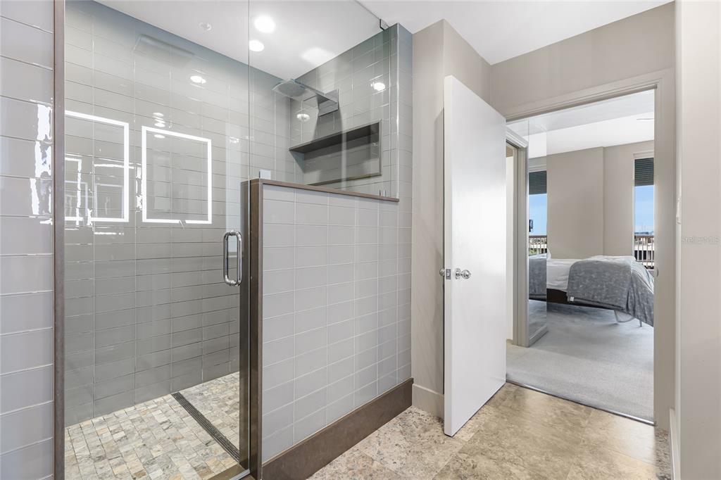 455 Longboat Club Road, Unit PH8 Longboat Key, FL 34228 - Photo 19 of 64