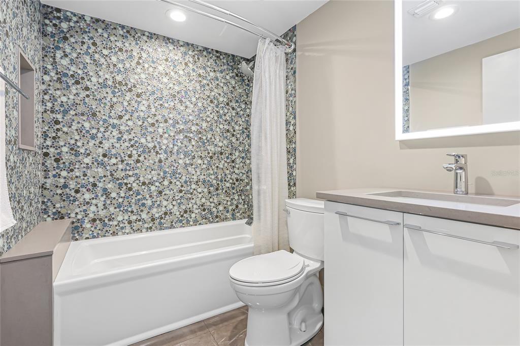 455 Longboat Club Road, Unit PH8 Longboat Key, FL 34228 - Photo 25 of 64 a bathroom with a toilet and a bathtub