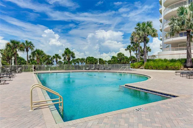 $2,999,999 | 455 Longboat Club Road, Unit PH8, Longboat Key, FL 34228
