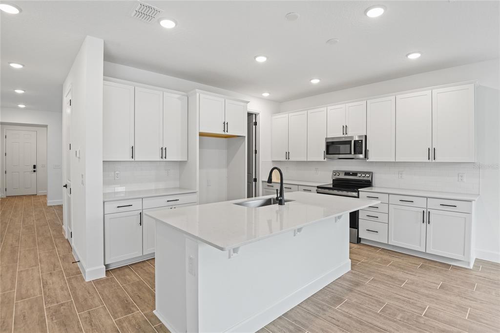 160 Waterstone Loop Tavares, FL 32778 - Photo 4 of 17