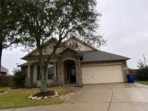 $2,590 | 204 Bailey Brook Lane, Dickinson, TX 77539