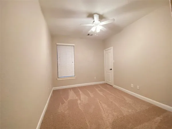 $2,590 | 204 Bailey Brook Lane, Dickinson, TX 77539