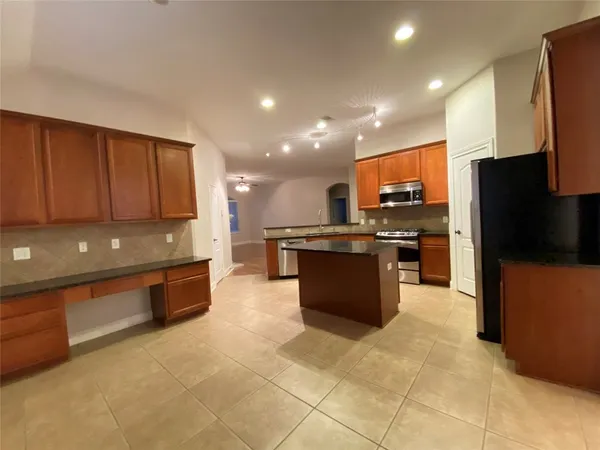 $2,590 | 204 Bailey Brook Lane, Dickinson, TX 77539