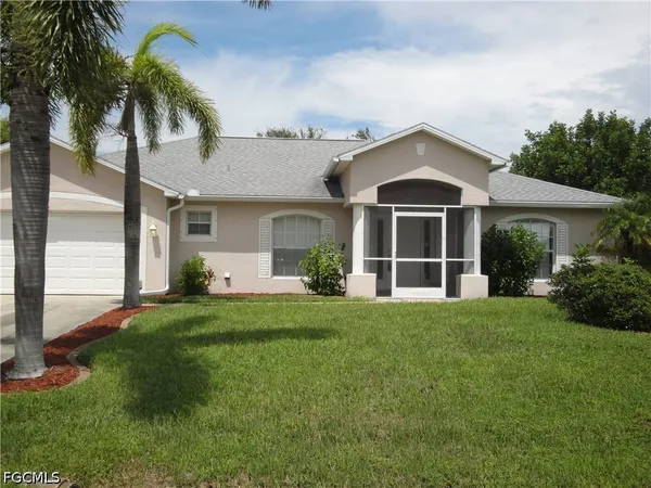 $2,200 | 301 Southeast 1st Street, Cape Coral, FL 33990