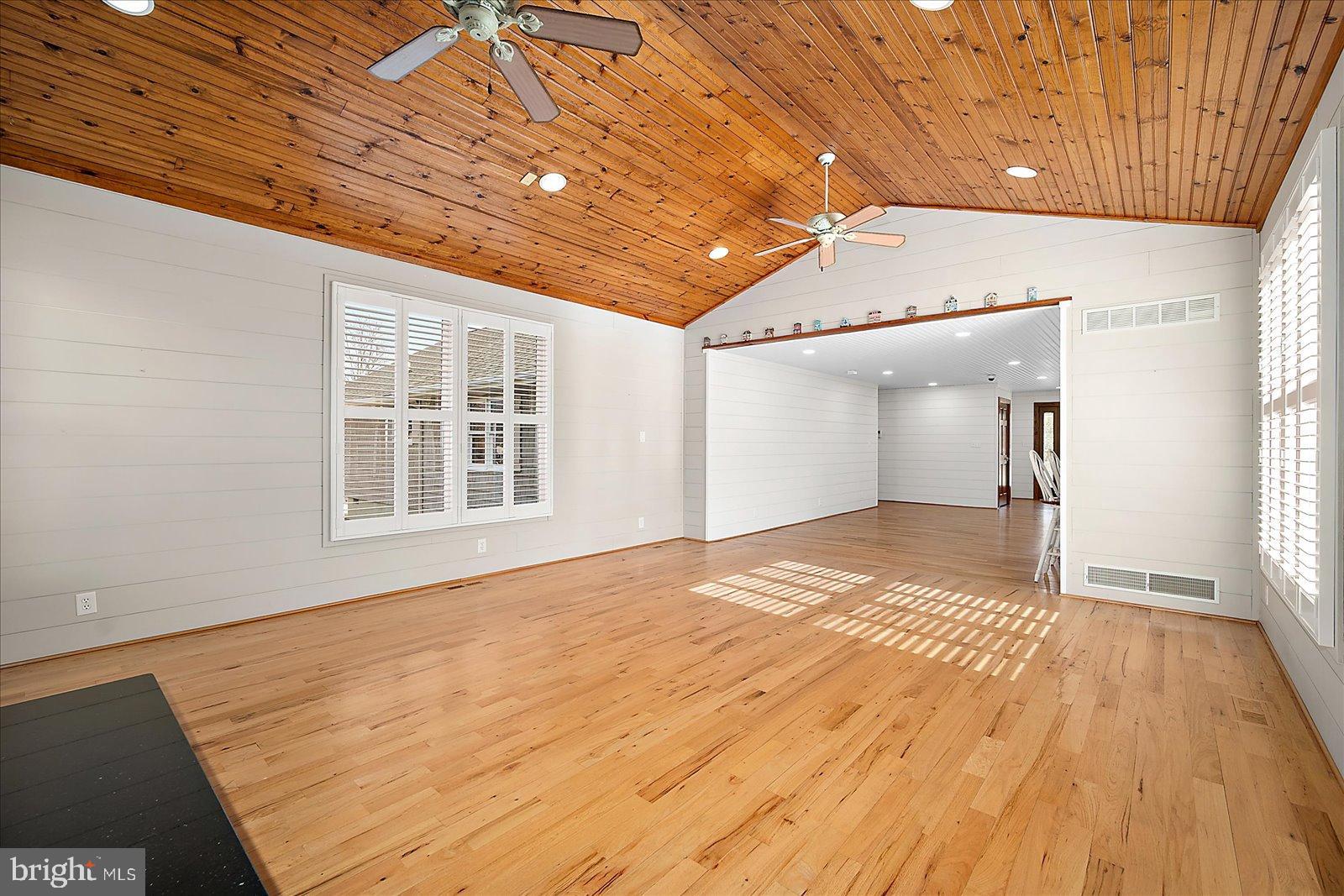 32271 West Road Frankford, DE 19945 - Photo 16 of 56 Great room with vaulted ceilings.