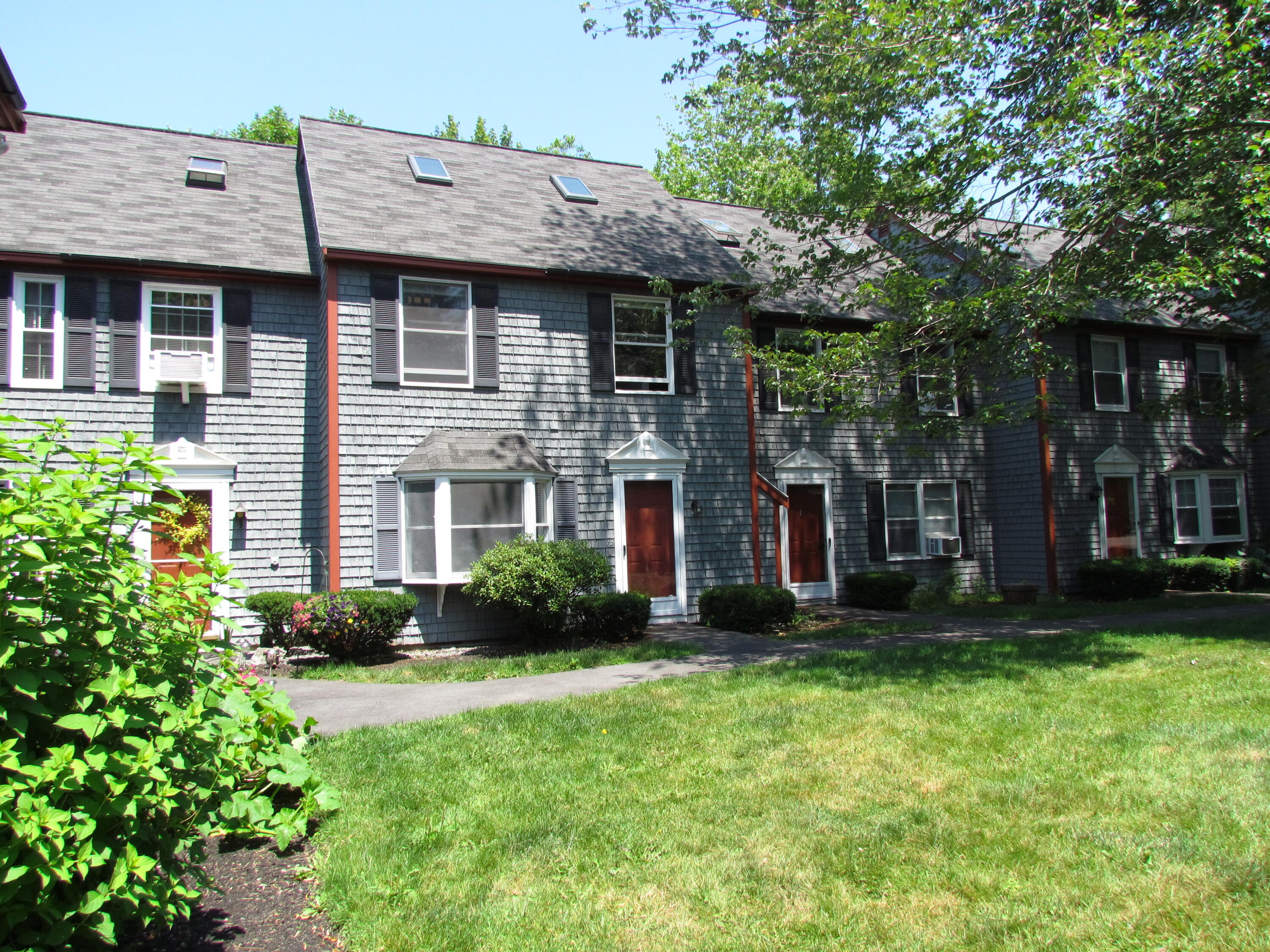 35 Munroe Lane, Unit 35 Topsham, ME 04086 - Photo 1 of 14 35 Munroe Lane