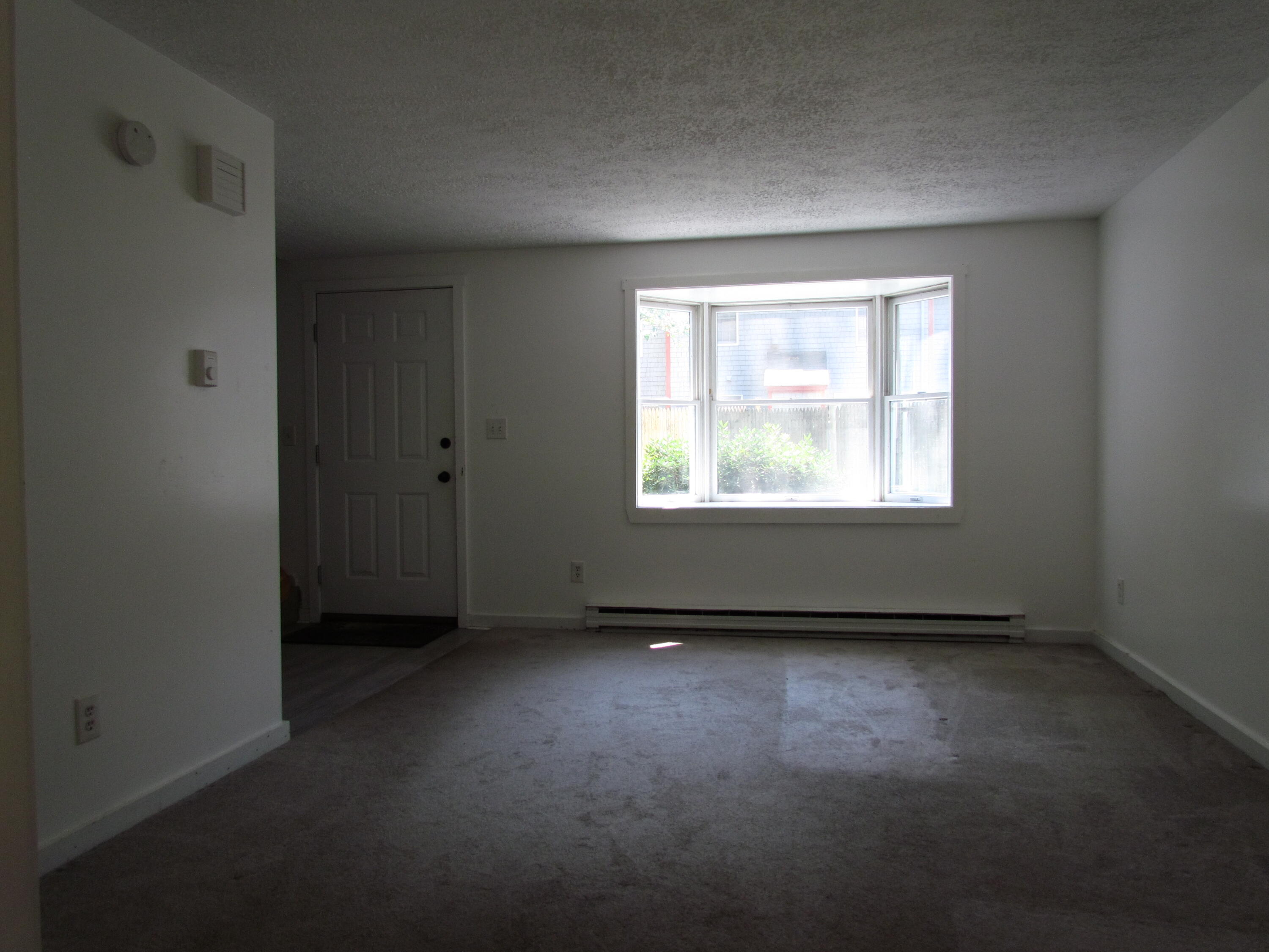 35 Munroe Lane, Unit 35 Topsham, ME 04086 - Photo 4 of 14 Spacious Living room
