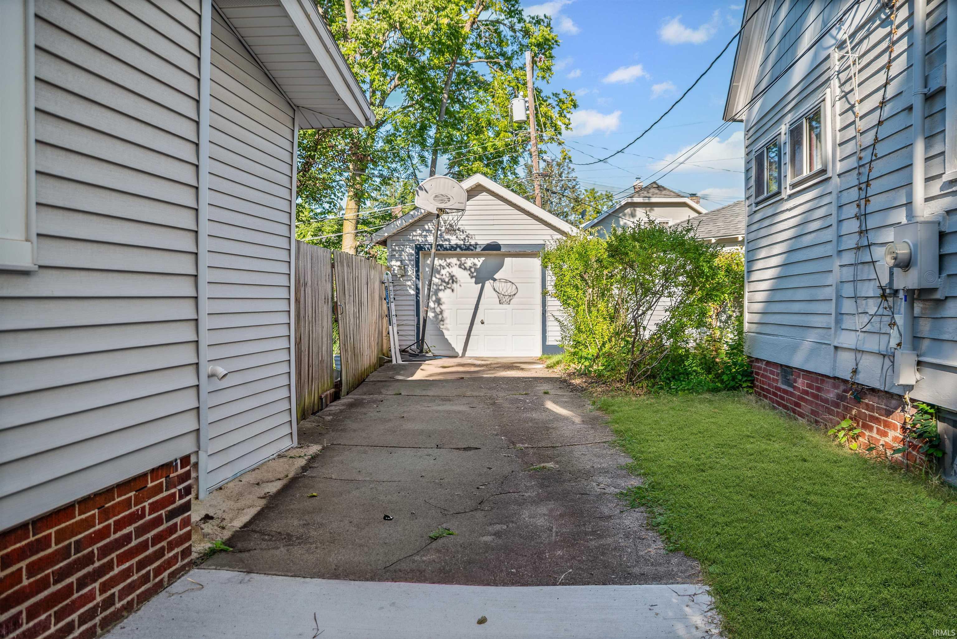 867 Shawnee Avenue Lafayette, IN 47905 - Photo 3 of 35