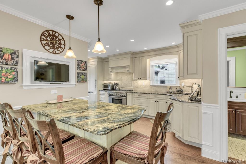 128 Stuart Street Lynbrook, NY 11563 - Photo 10 of 33